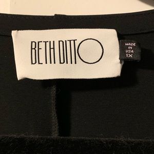 Beth Ditto 2016 Red Teardrop Dress